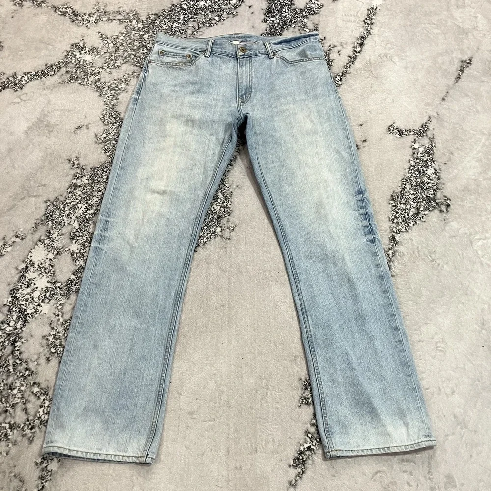 Banana Republic Vintage Straight Mens Jeans 36x34 Light Wash Blue Denim 5 Pocket